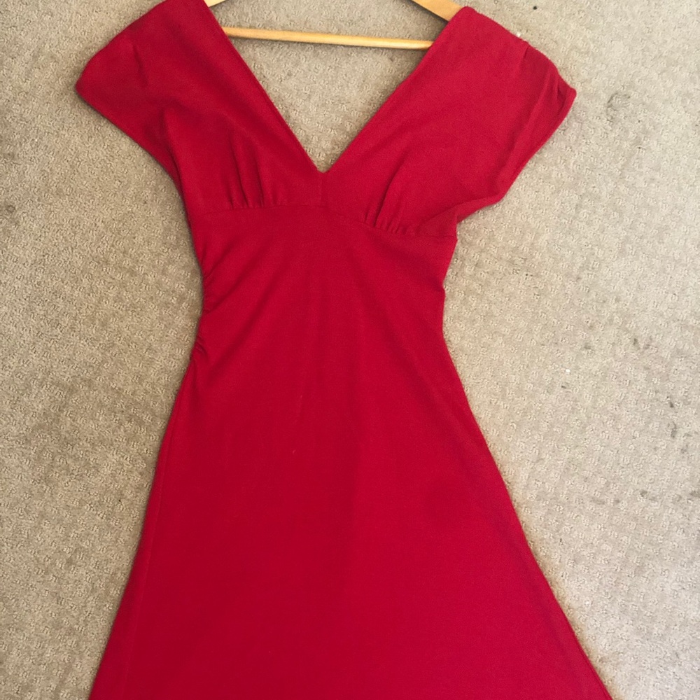 Diane vonFurstenberg sexy V-neck red dress, size 8